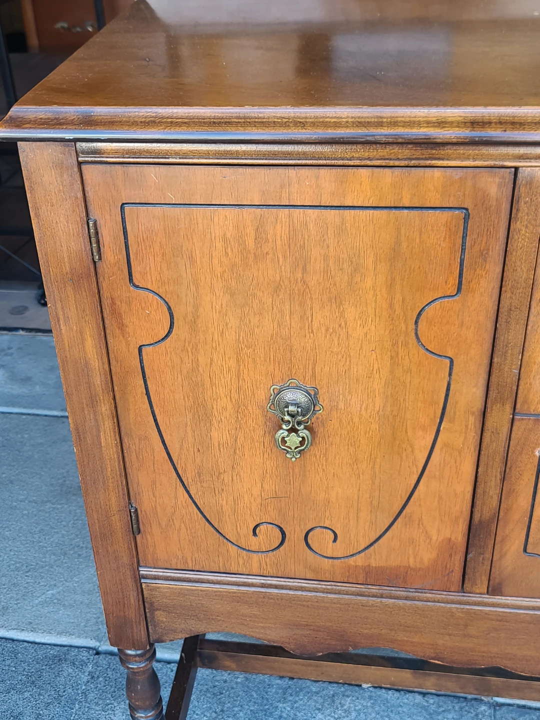 Vintage Solid Wood Buffet / Sideboard – Colonial Style - photo 2