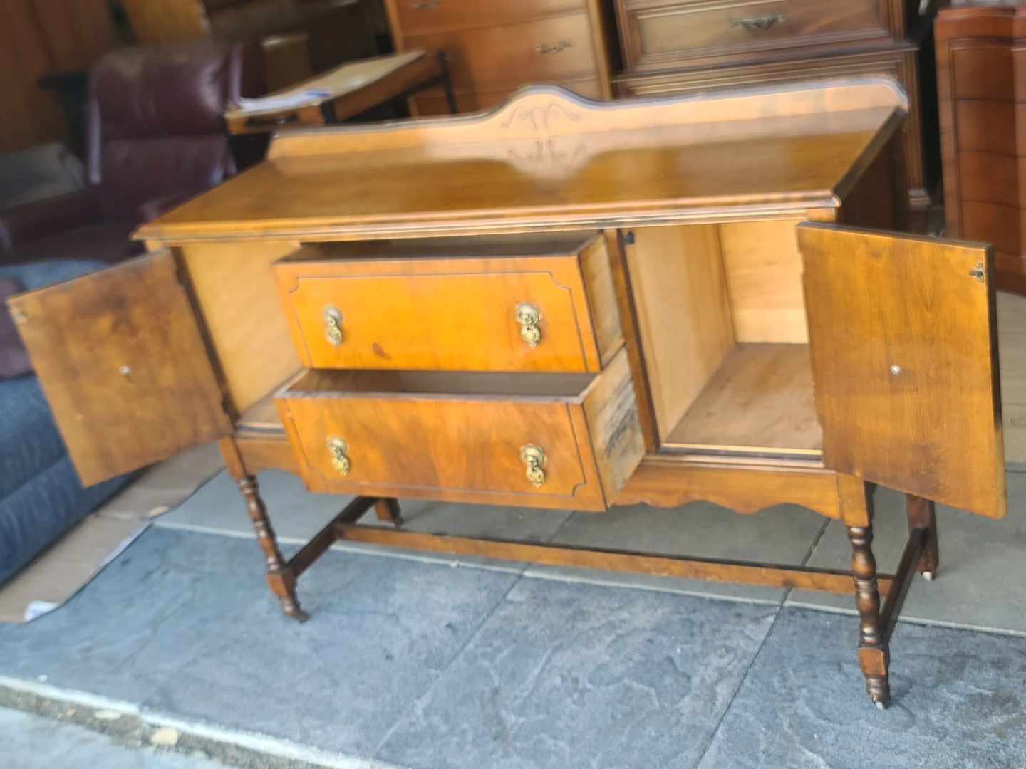 Vintage Solid Wood Buffet / Sideboard – Colonial Style - photo 3