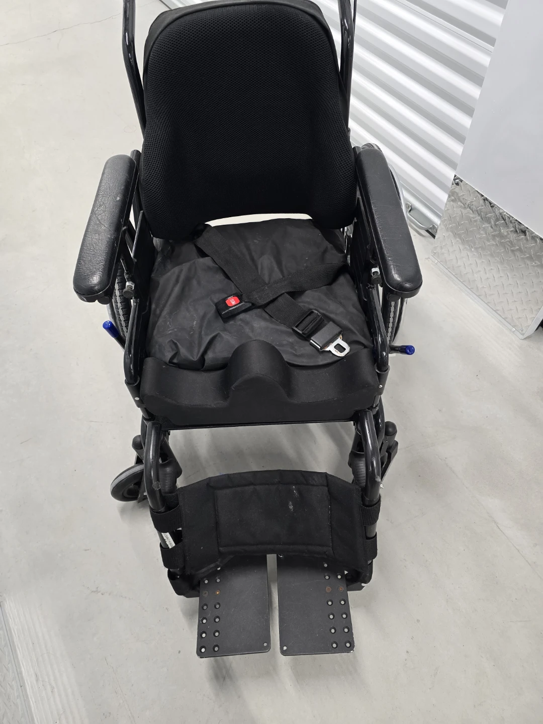 HME Medical Wheelchair with Headrest - photo 3