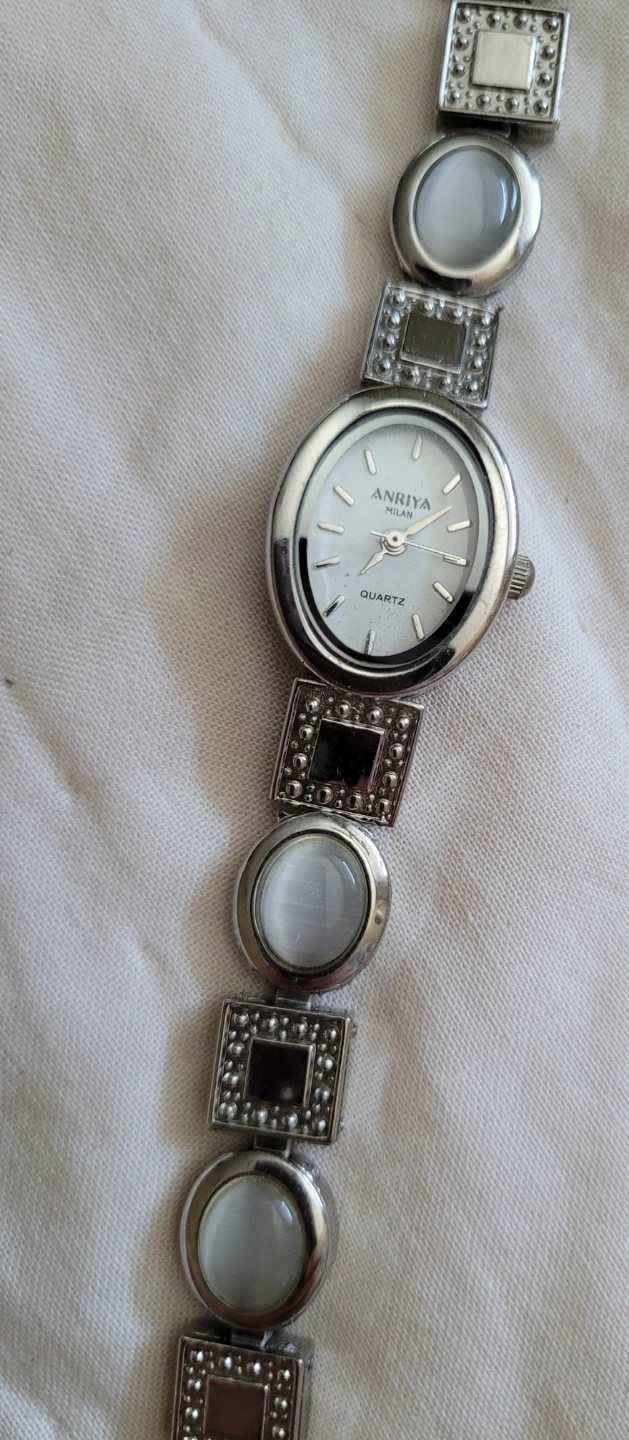 Anriya Milan Women's Quartz Watch