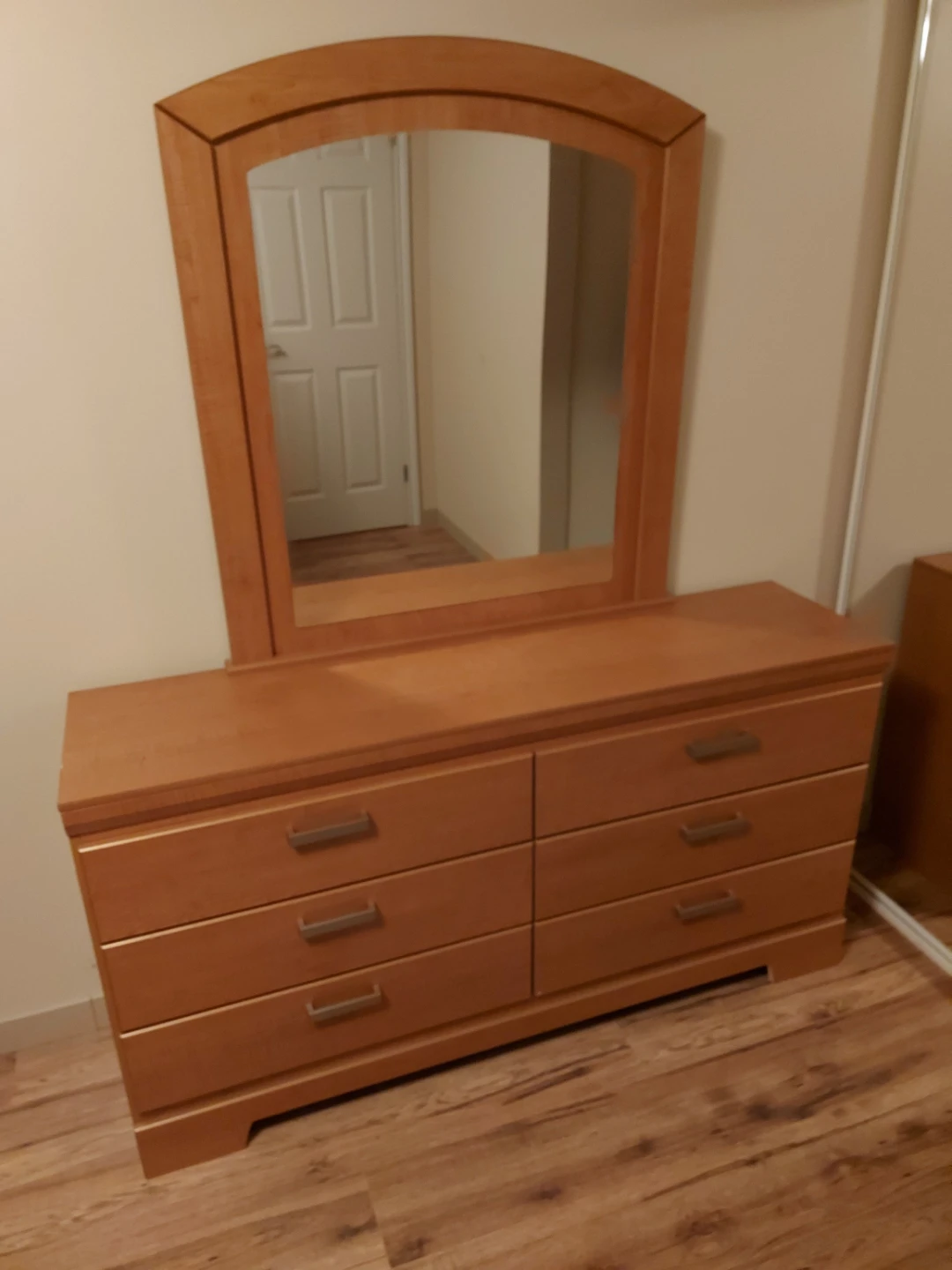 5-Drawer Dresser with Mirror