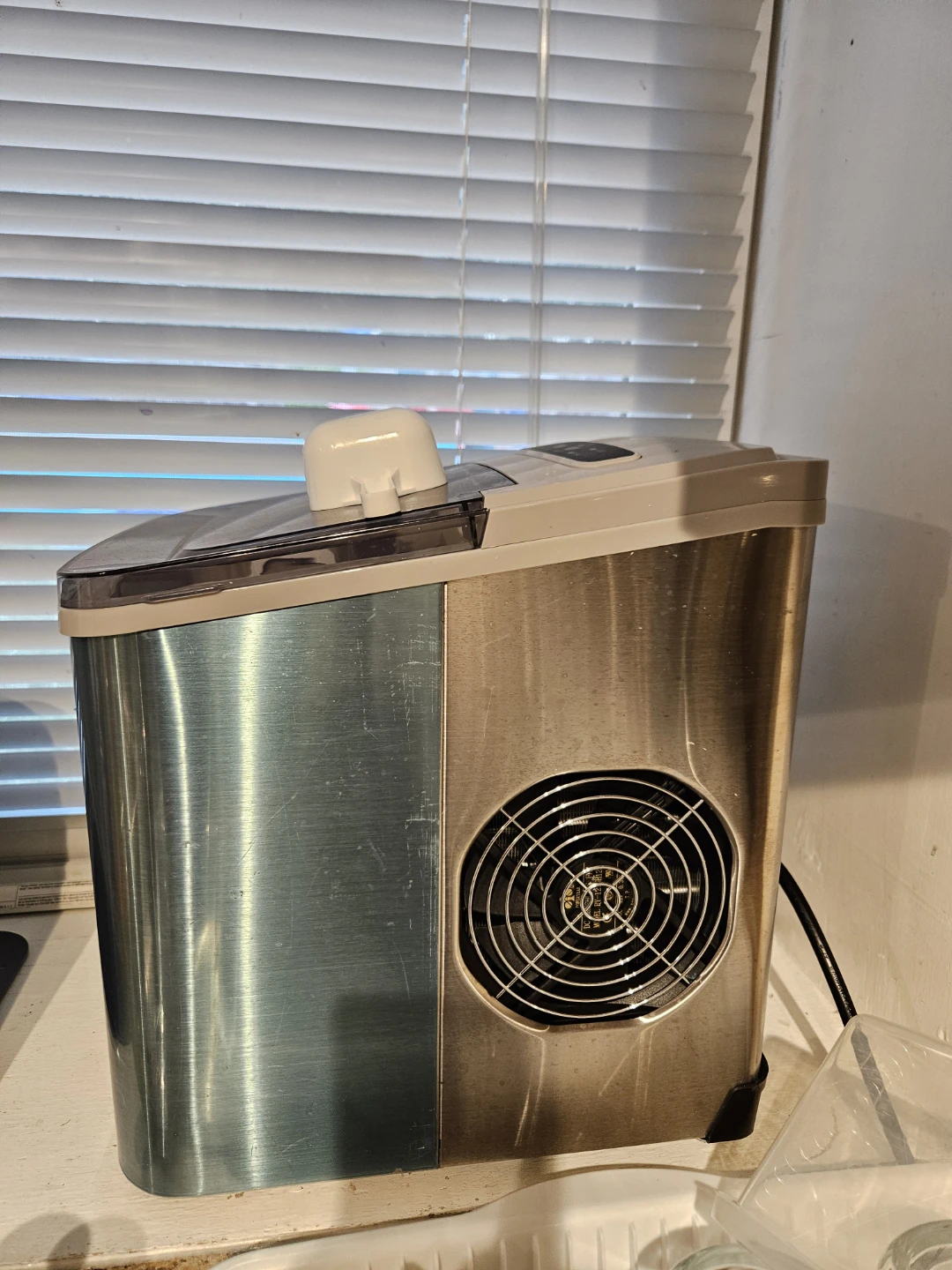 Frigidaire Portable Ice Maker - photo 2