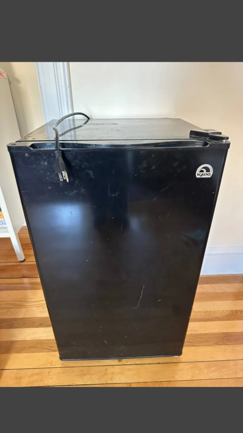 (FREEDELIVERY) Igloo Mini Fridge