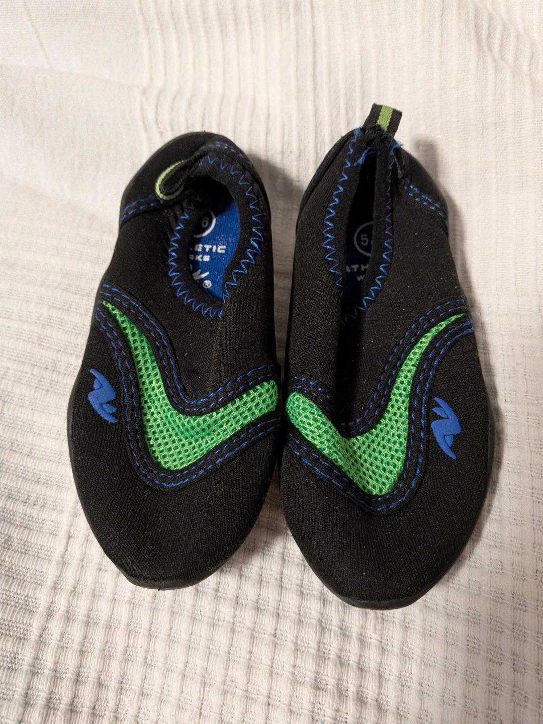 Kids athletic Works Water Shoes Size 5/6