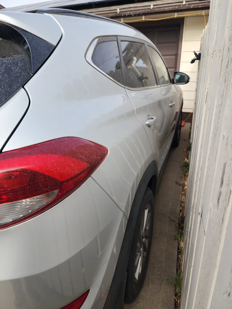 Silver Hyundai Tucson SUV - photo 5