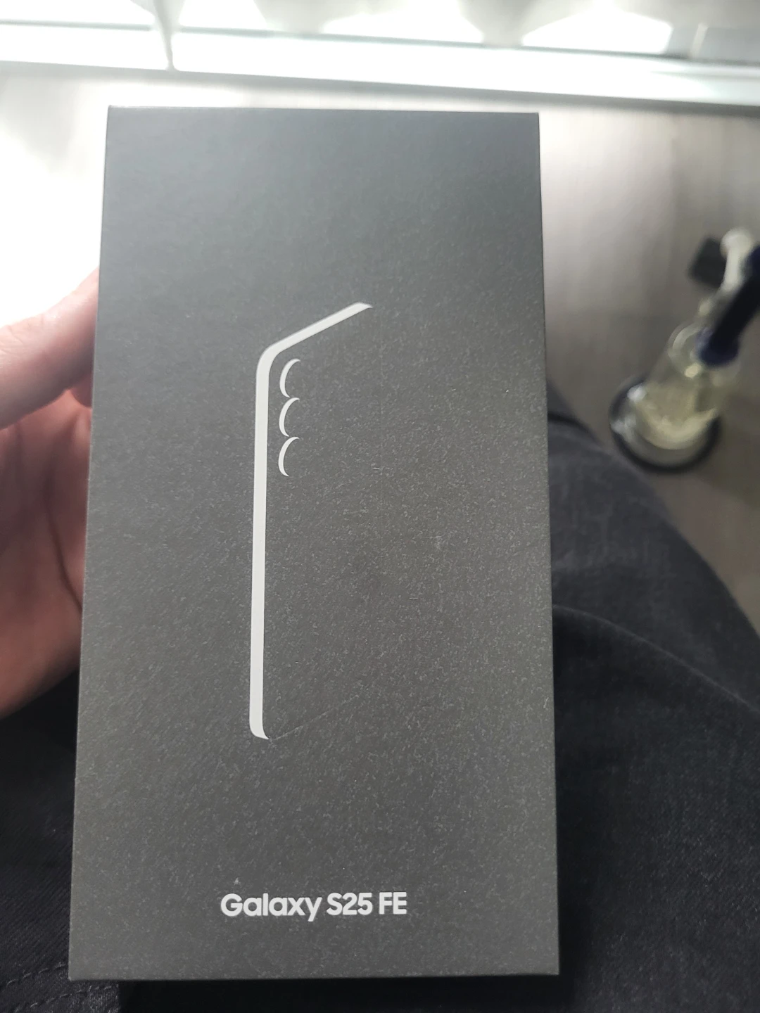 Samsung Galaxy S25 FE  128g. Brand new sealed