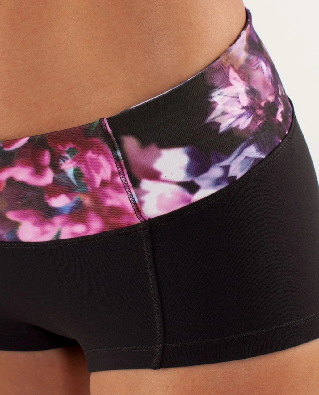 Lululemon Flip Your Dog Bootyshort - Size 8 - photo 2