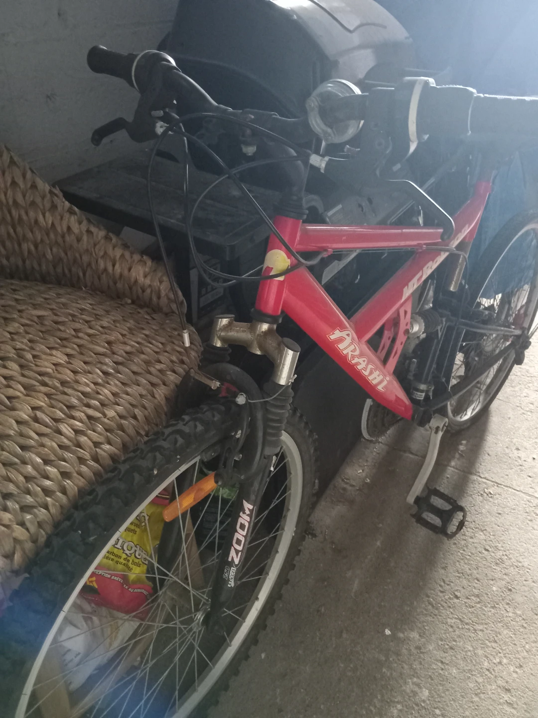 Red MTRobson 'Crash' Mountain Bike