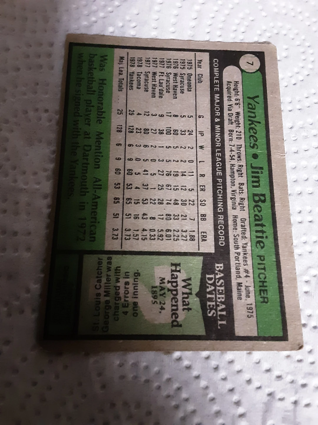 1975 Topps Jim Beattie Yankees Baseball Card - photo 2