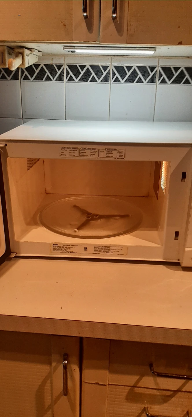 White Kenmore Countertop Microwave READ DESCRIPTION ON SIZE - photo 2