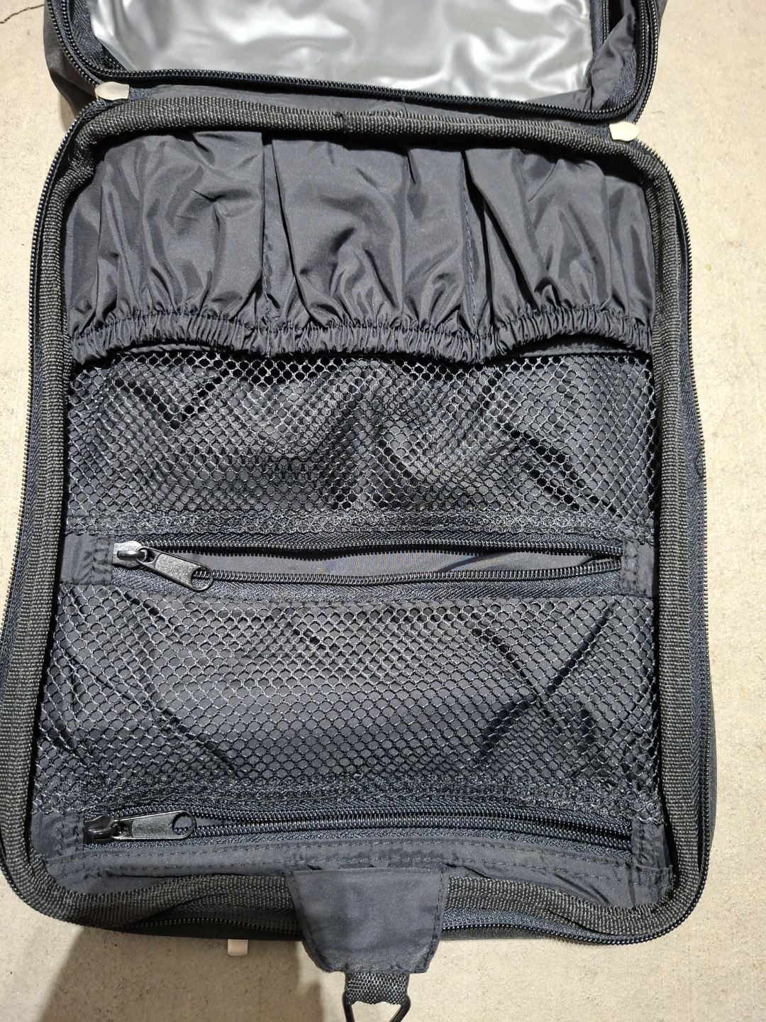 Driver's Black Travel Toiletry Bag - photo 4