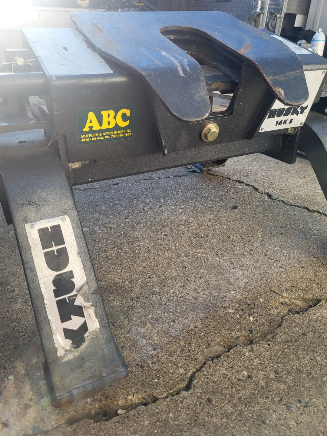 Husky 16K S Fifth Wheel Trailer Hitch