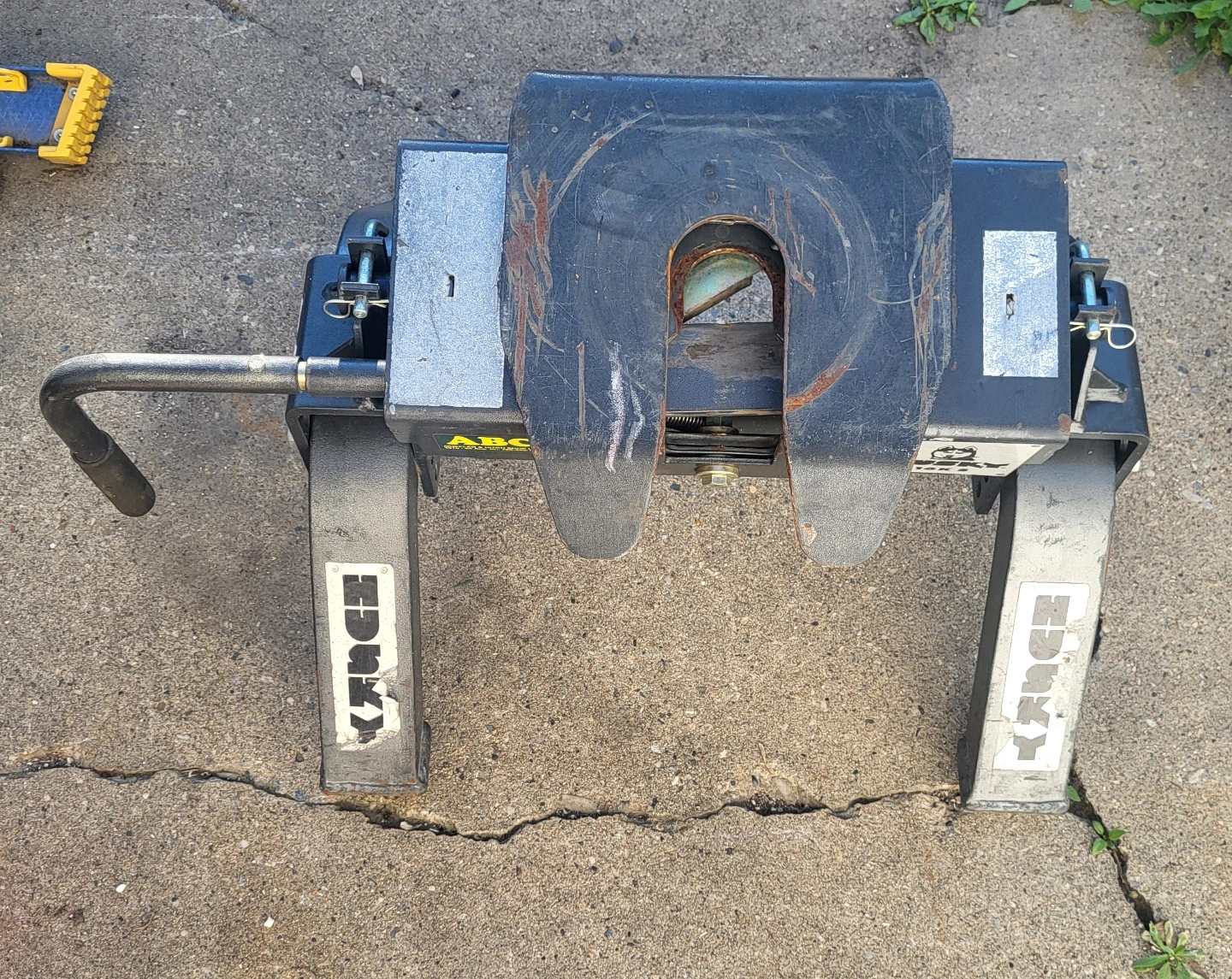 Husky 16K S Fifth Wheel Trailer Hitch - photo 2