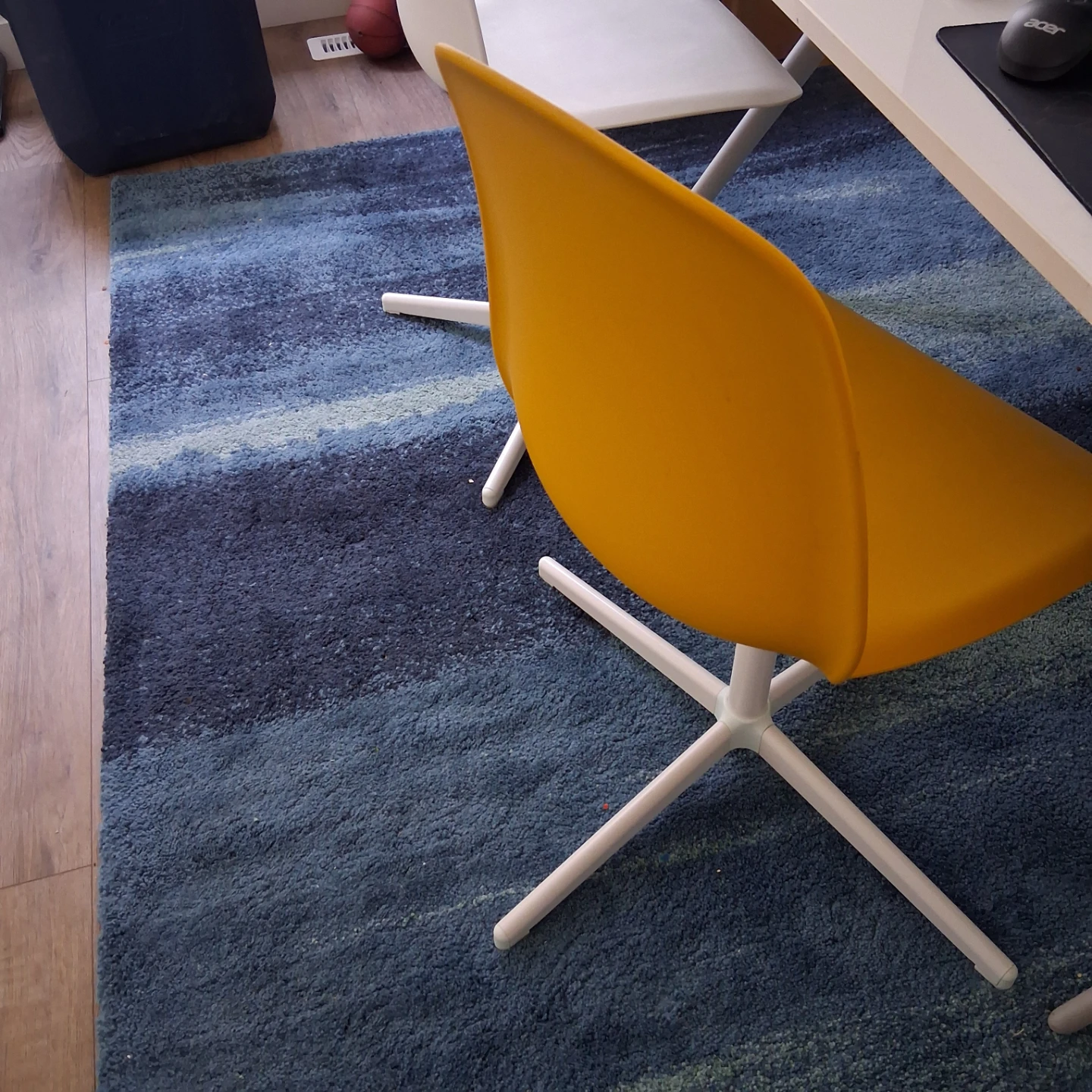 Acer Computer Monitor  + desk & chairs + carpet - photo 2