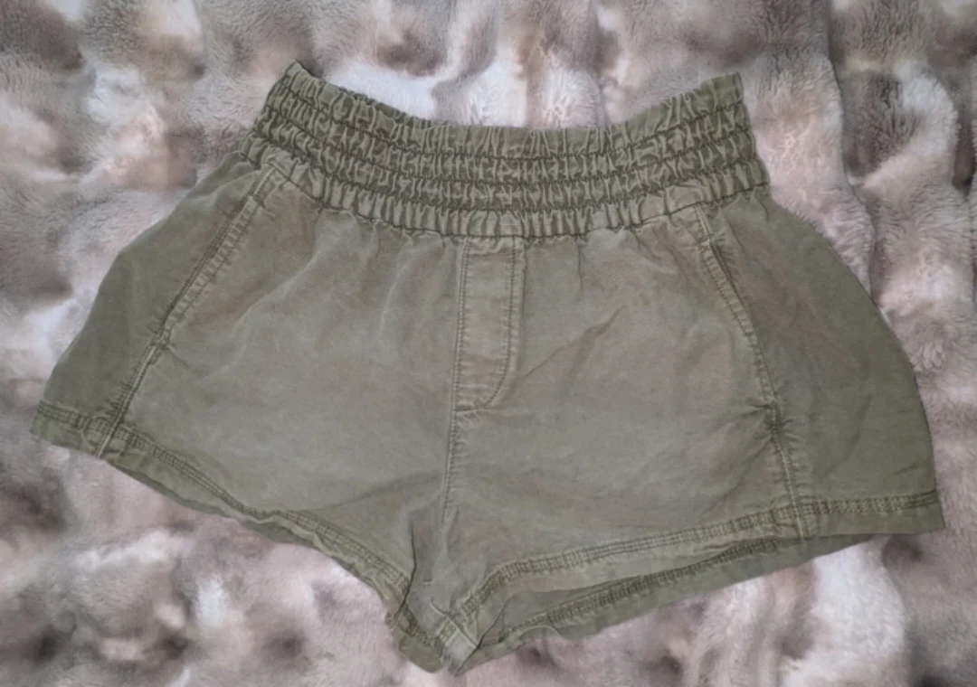 Aerie Cargo Shorts - Olive Green