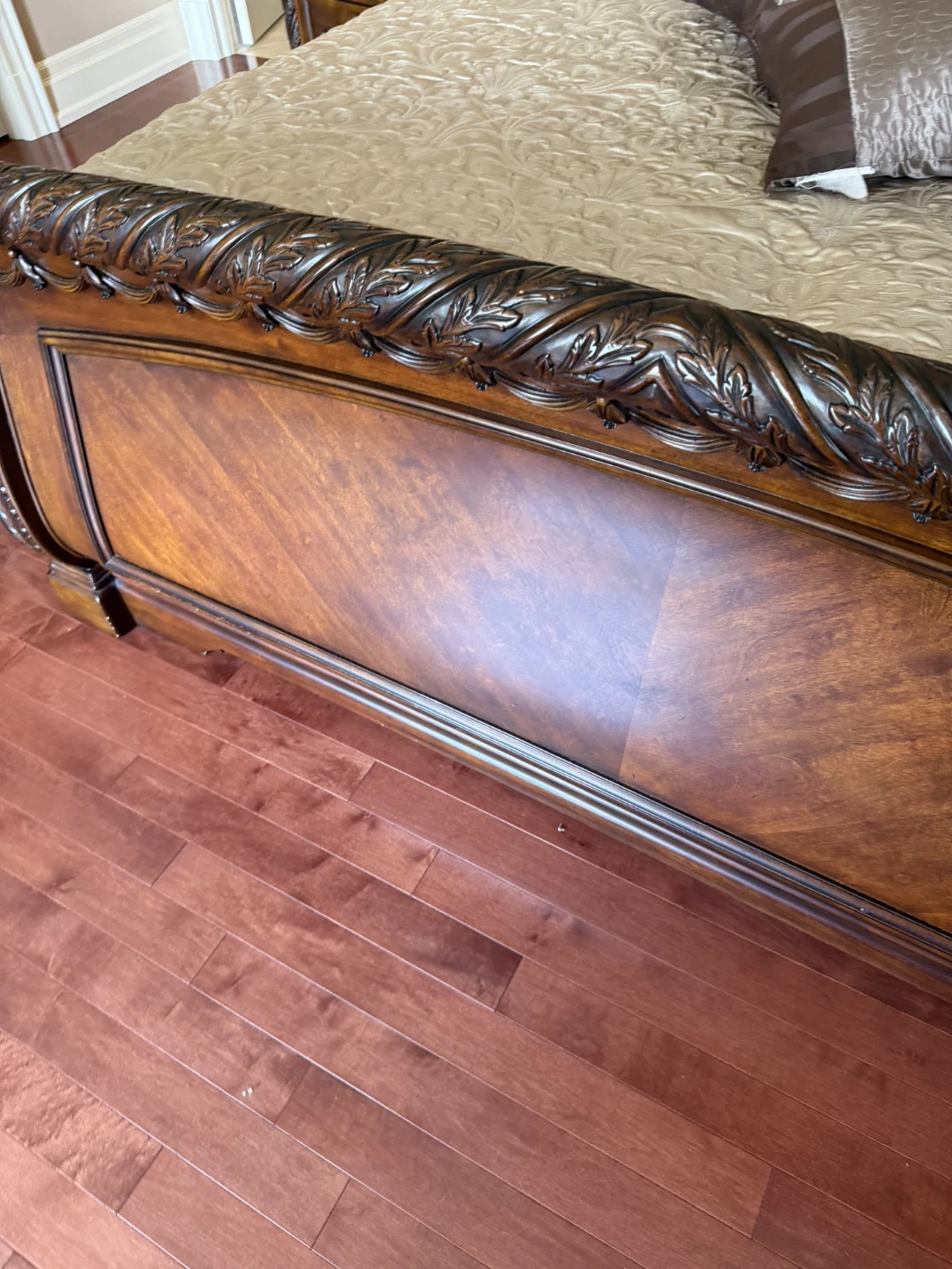 King Size Ornate Wood Bed Frame - photo 3