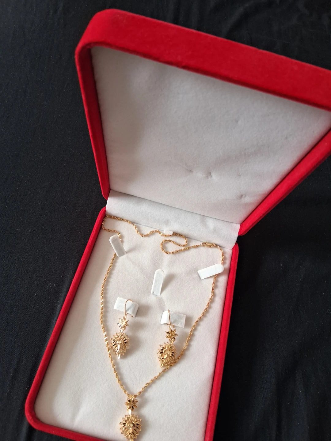 Gold-tone necklace and earrings set - photo 2