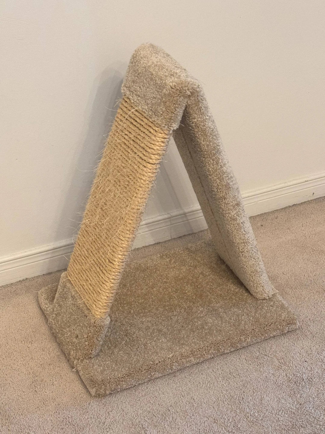 Cat Scratching Post - photo 2