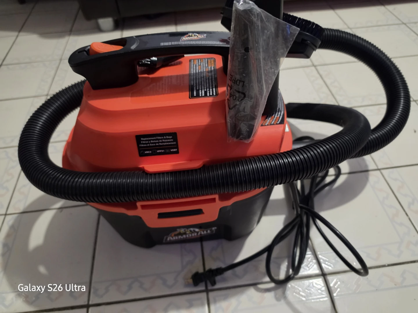 Armor All AA255W Wet/Dry Utility Vac 2.5 Gallon Orange/Black - photo 3