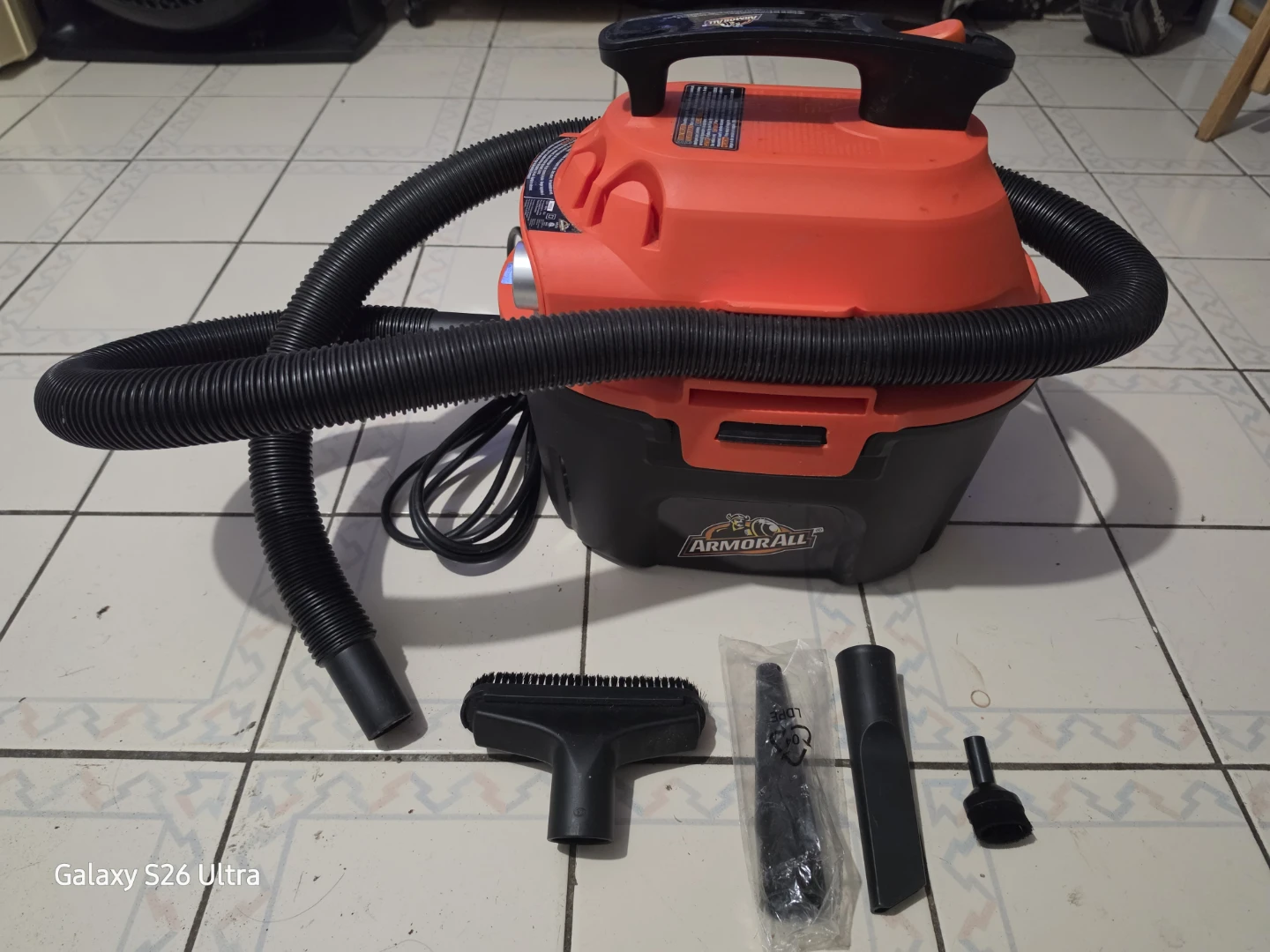 Armor All AA255W Wet/Dry Utility Vac 2.5 Gallon Orange/Black - photo 4