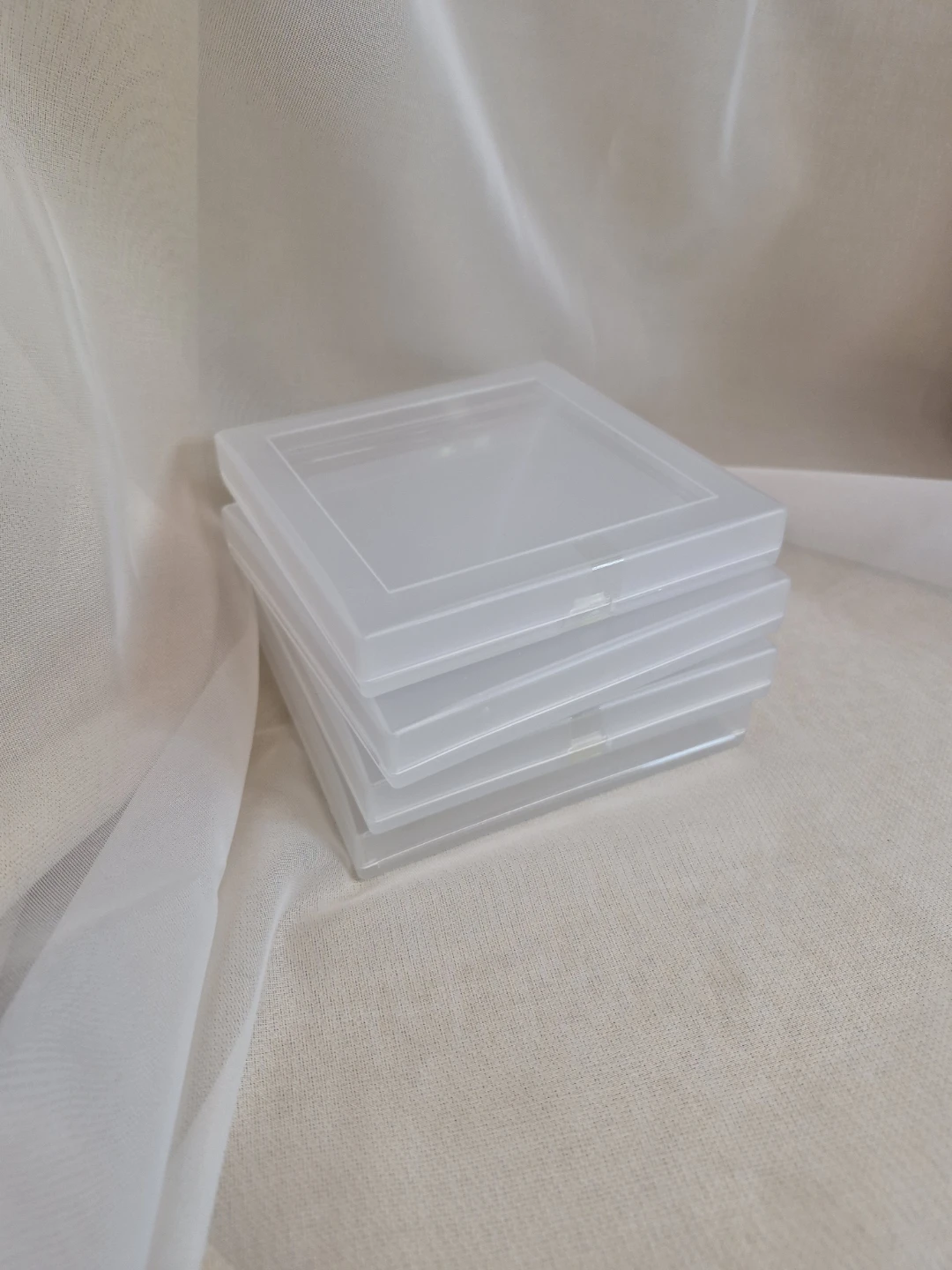 Lot of 4 Plastic Containers each are 4 1/4" x 4 1/4 x 3/4" - photo 4