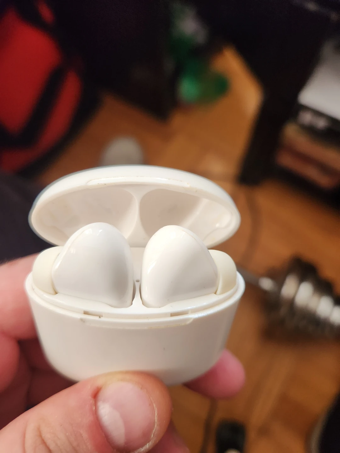 White Wireless Earbuds with Charging Case - photo 3