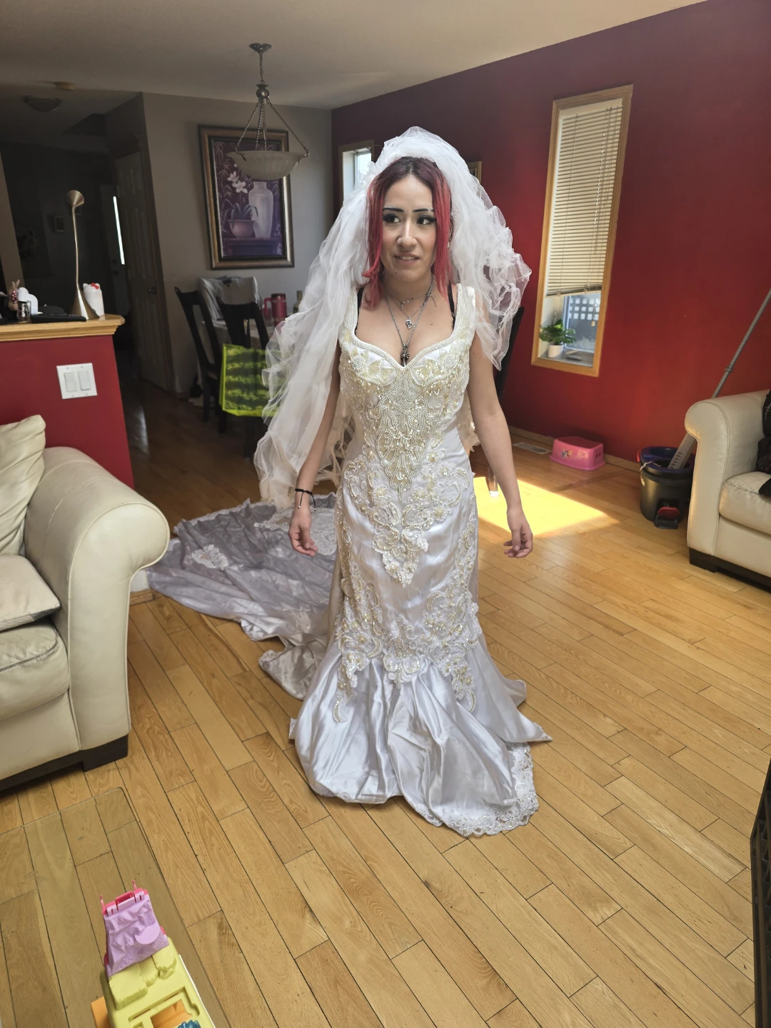 White Wedding Dress with Veil and Train - photo 2