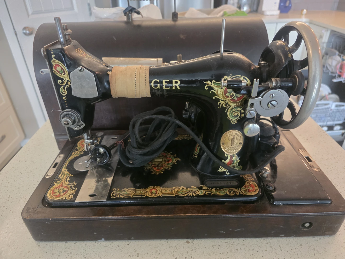 Vintage Singer Sewing Machine with Case and Accessories - photo 2