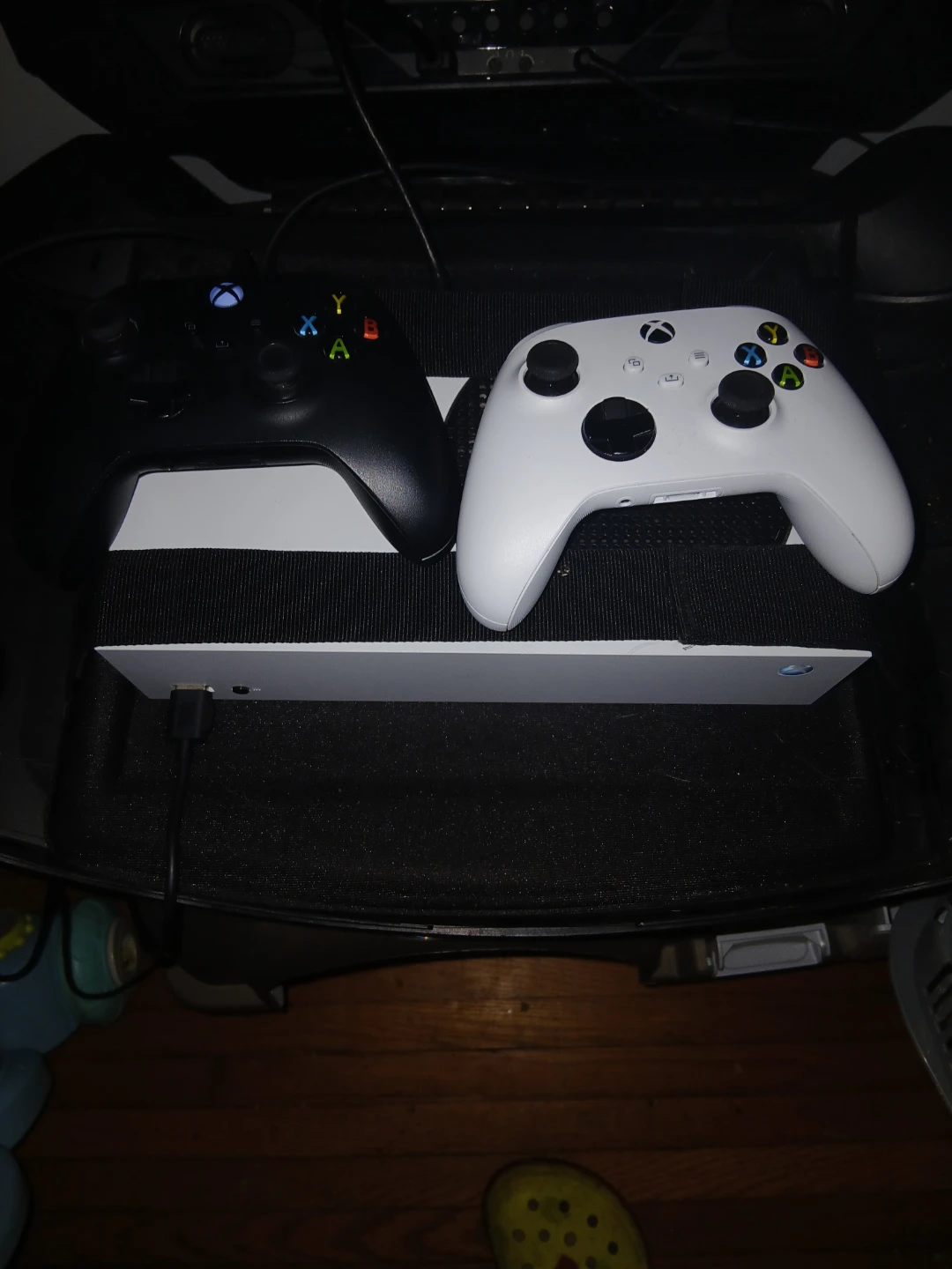 Xbox Series S 512GB SSD Console with 2 Controllers - photo 2