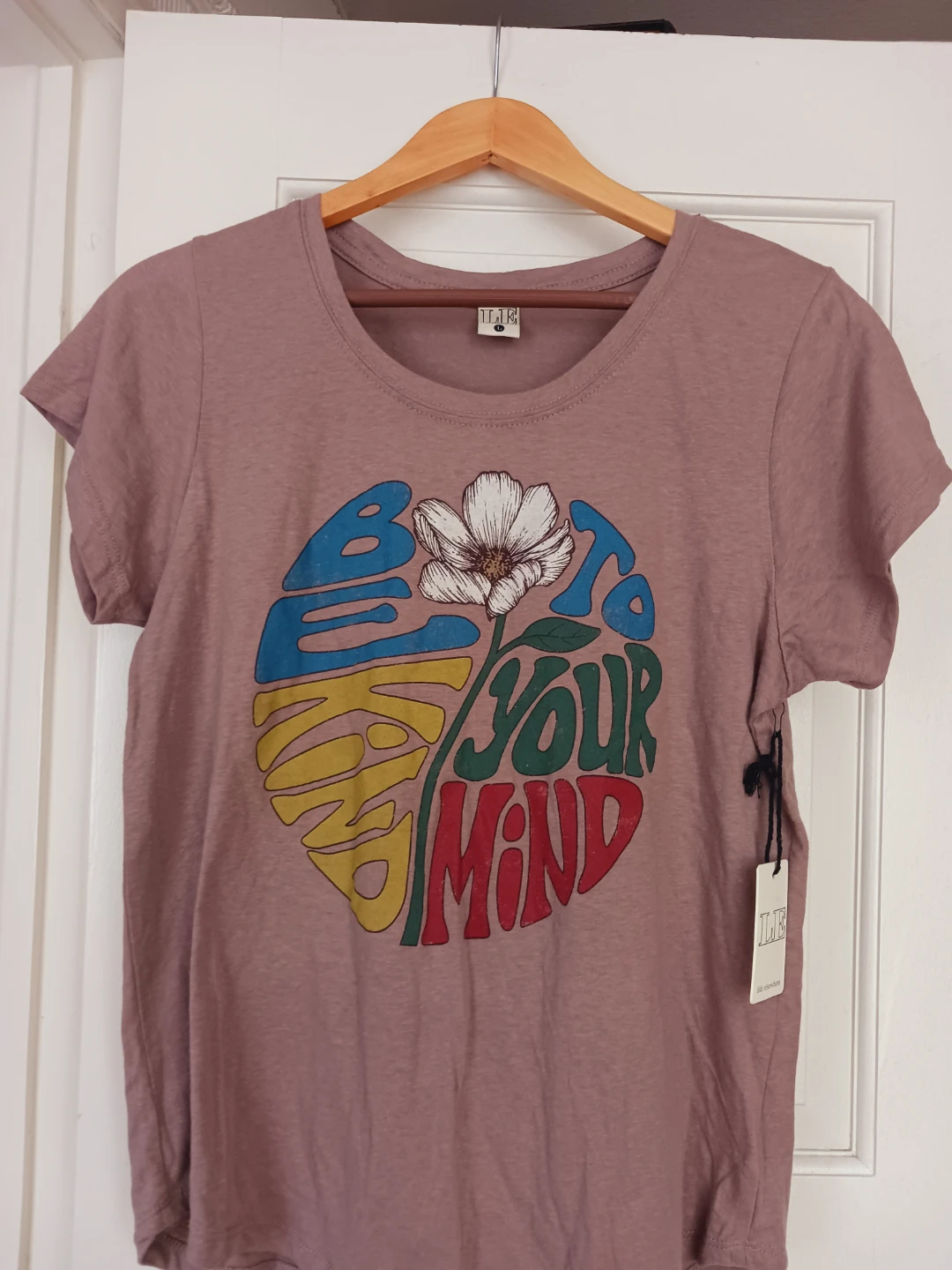 New !! "Be Kind To Your Mind" Graphic T-Shirt. Size M. - photo 2