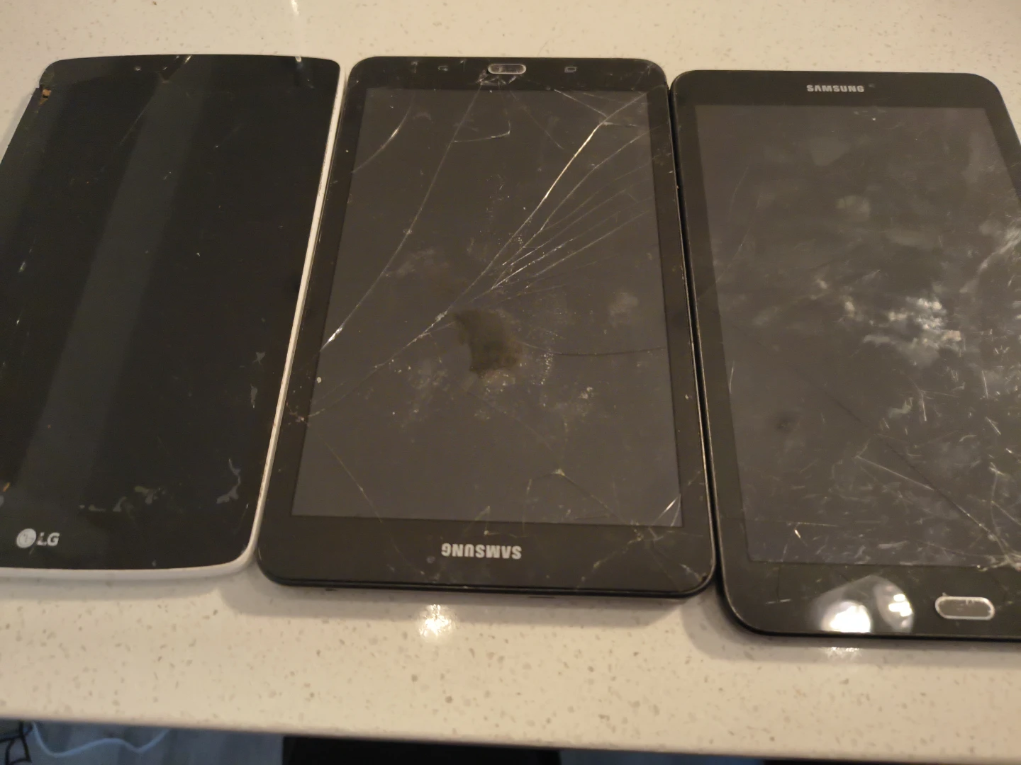 3 Tablets: LG, Samsung Tab E, and another - photo 2