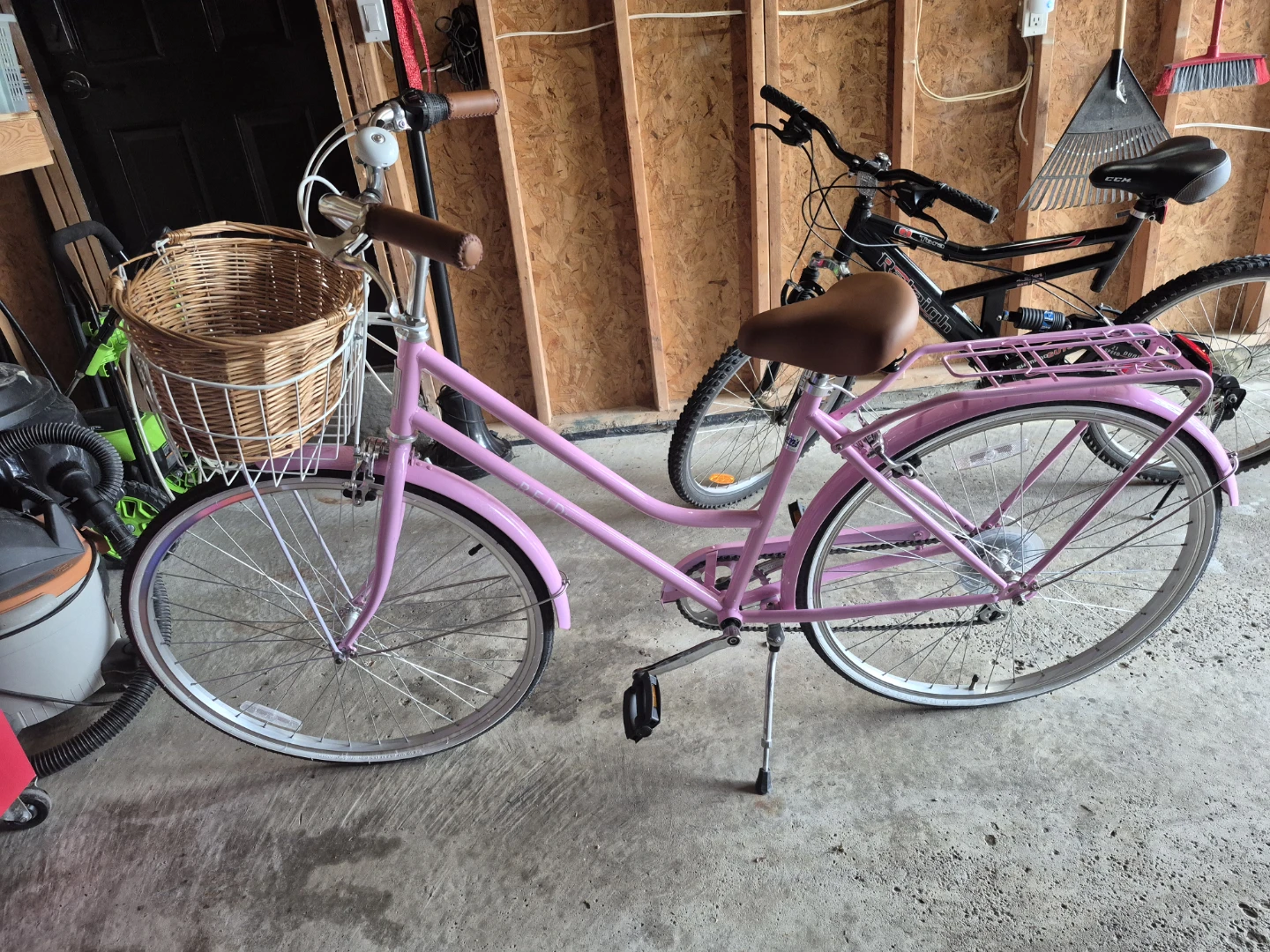 Reid Pink Cruiser Bicycle with Wicker Basket - photo 4