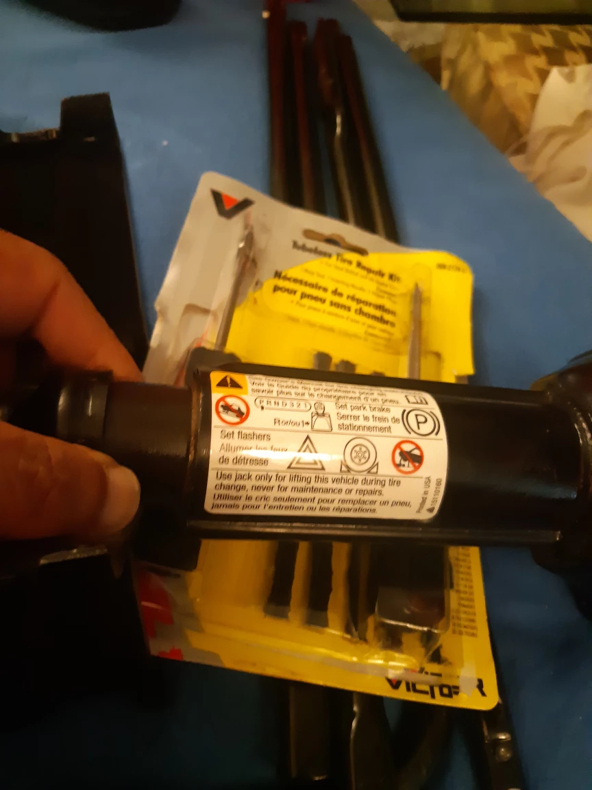 Victor Tubeless Tire Repair Kit and Jack Set - photo 2