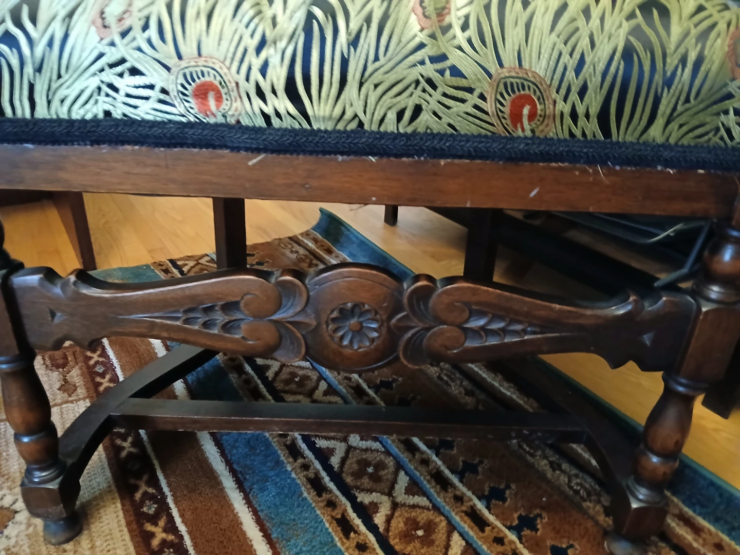Vintage Accent Chair with Peacock Feather Upholstery - photo 3