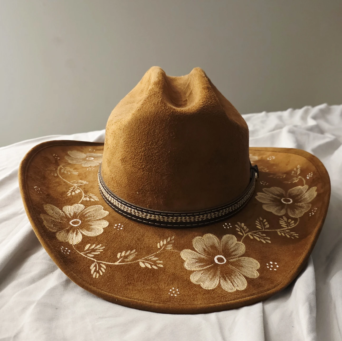 Brown Suede Cowboy Hat with a handpainted Floral Design - photo 4