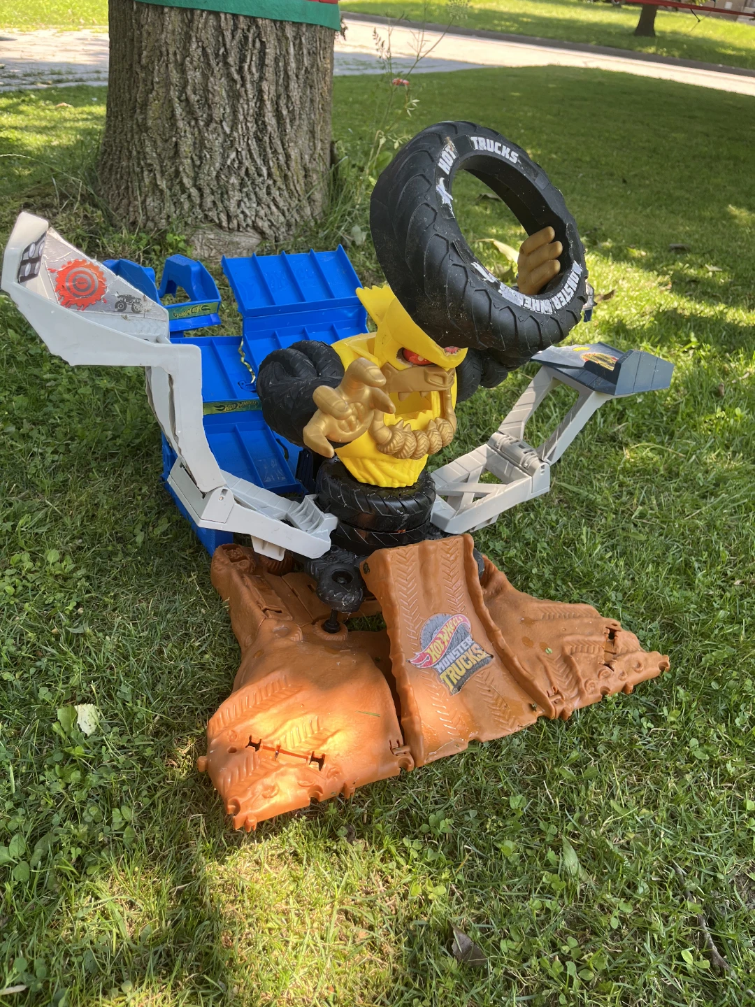 Hot Wheels Monster Trucks Stunt Set