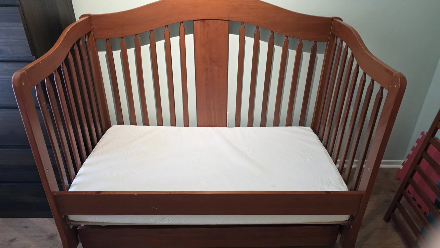 Baby crib with mattress, 3 in 1