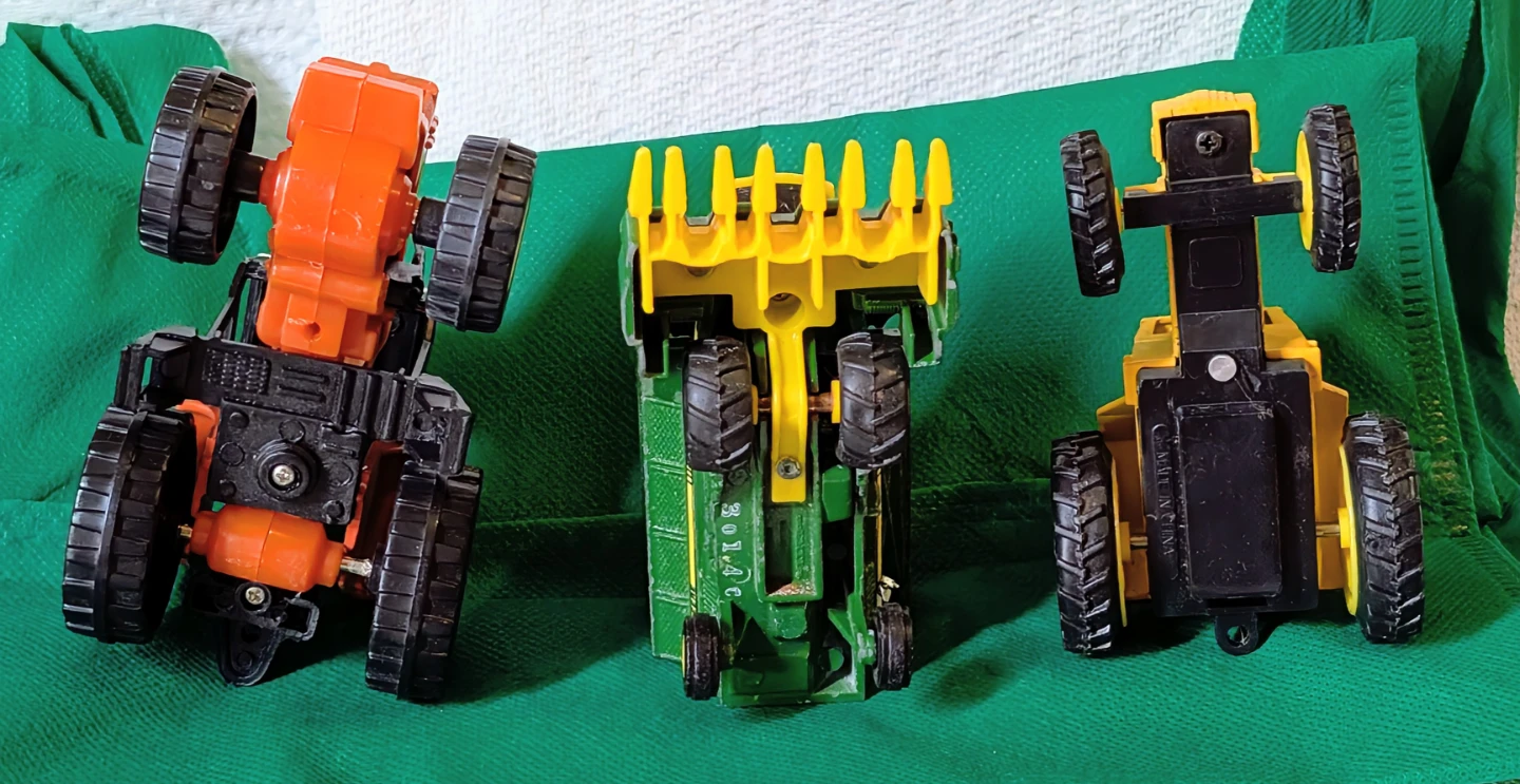 Lot of 2 Toy Tractors and Cotton Picker - photo 5