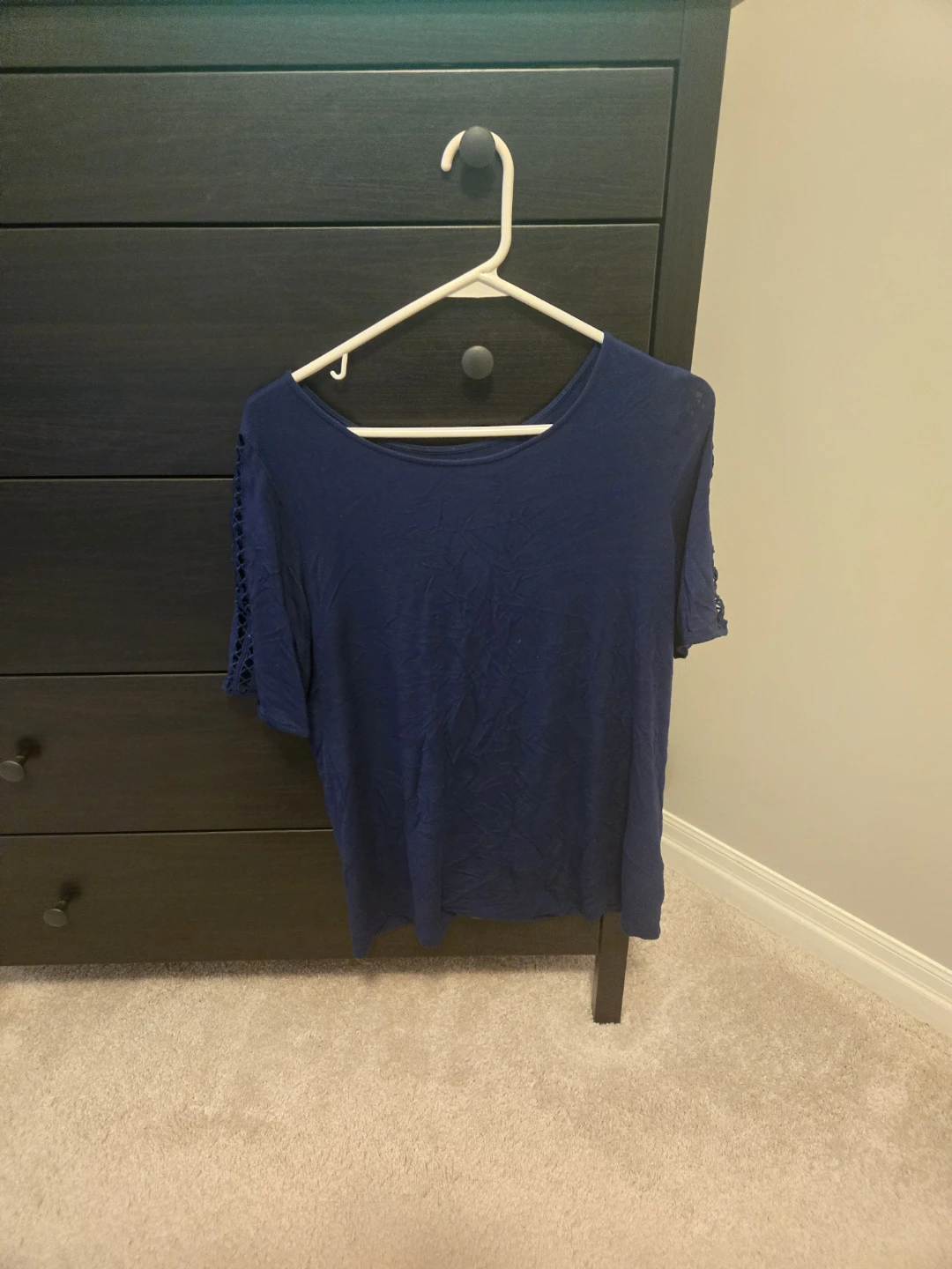 Blue T-shirt with lace sleeves
