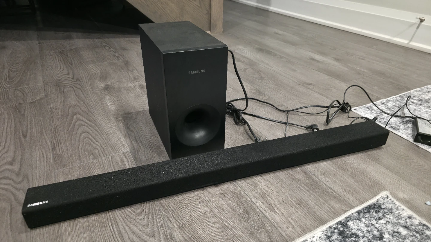 Samsung 2.1 soundbar with subwoofer