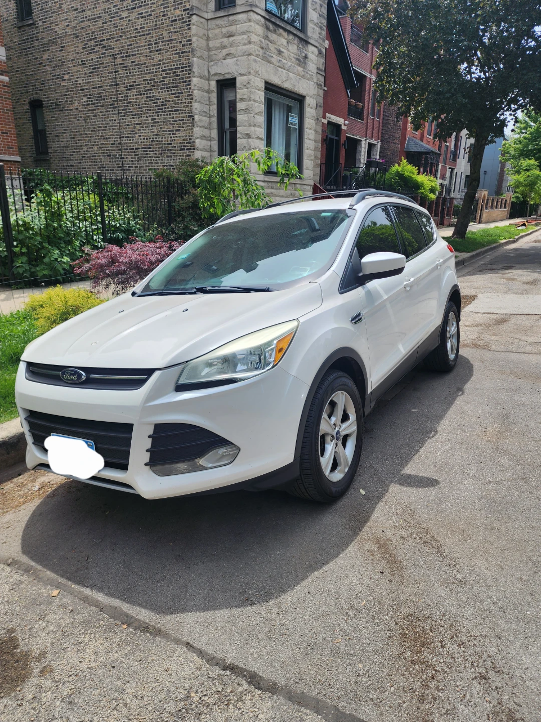 White Ford Escape SUV - photo 2