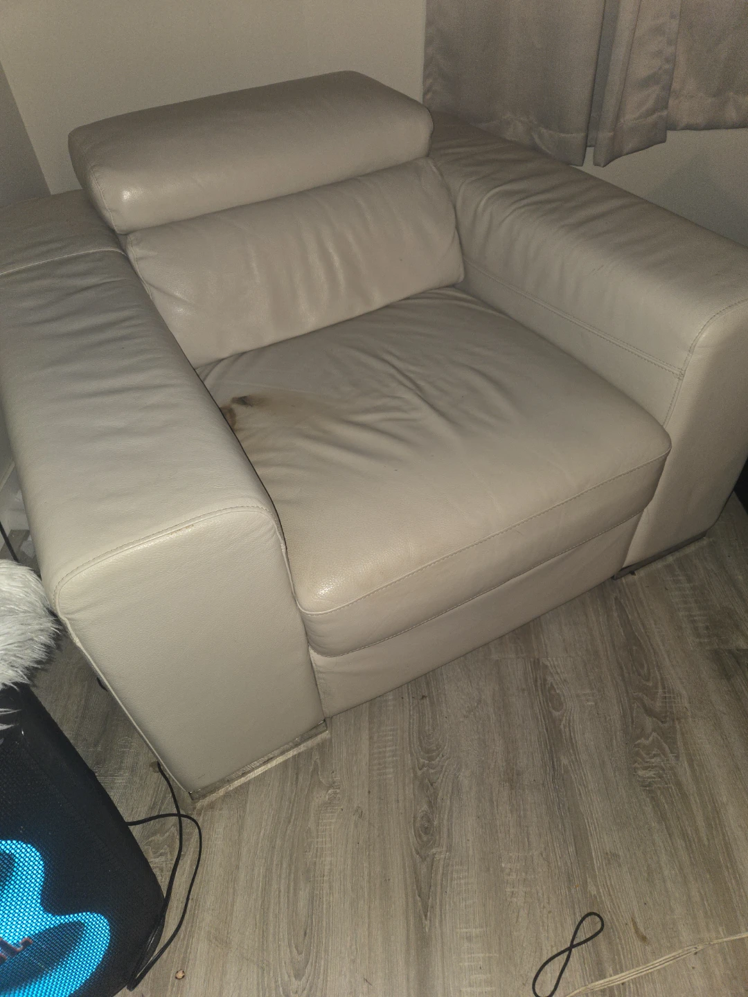 Light Beige Leather with burn mark - photo 2