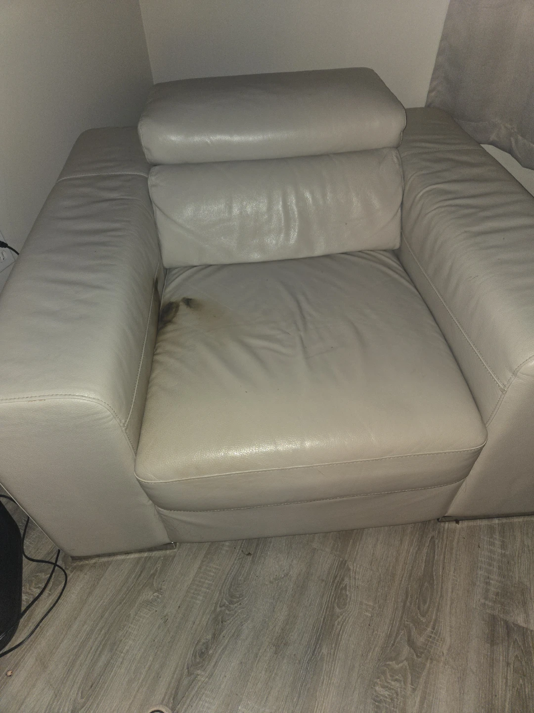 Light Beige Leather with burn mark - photo 3