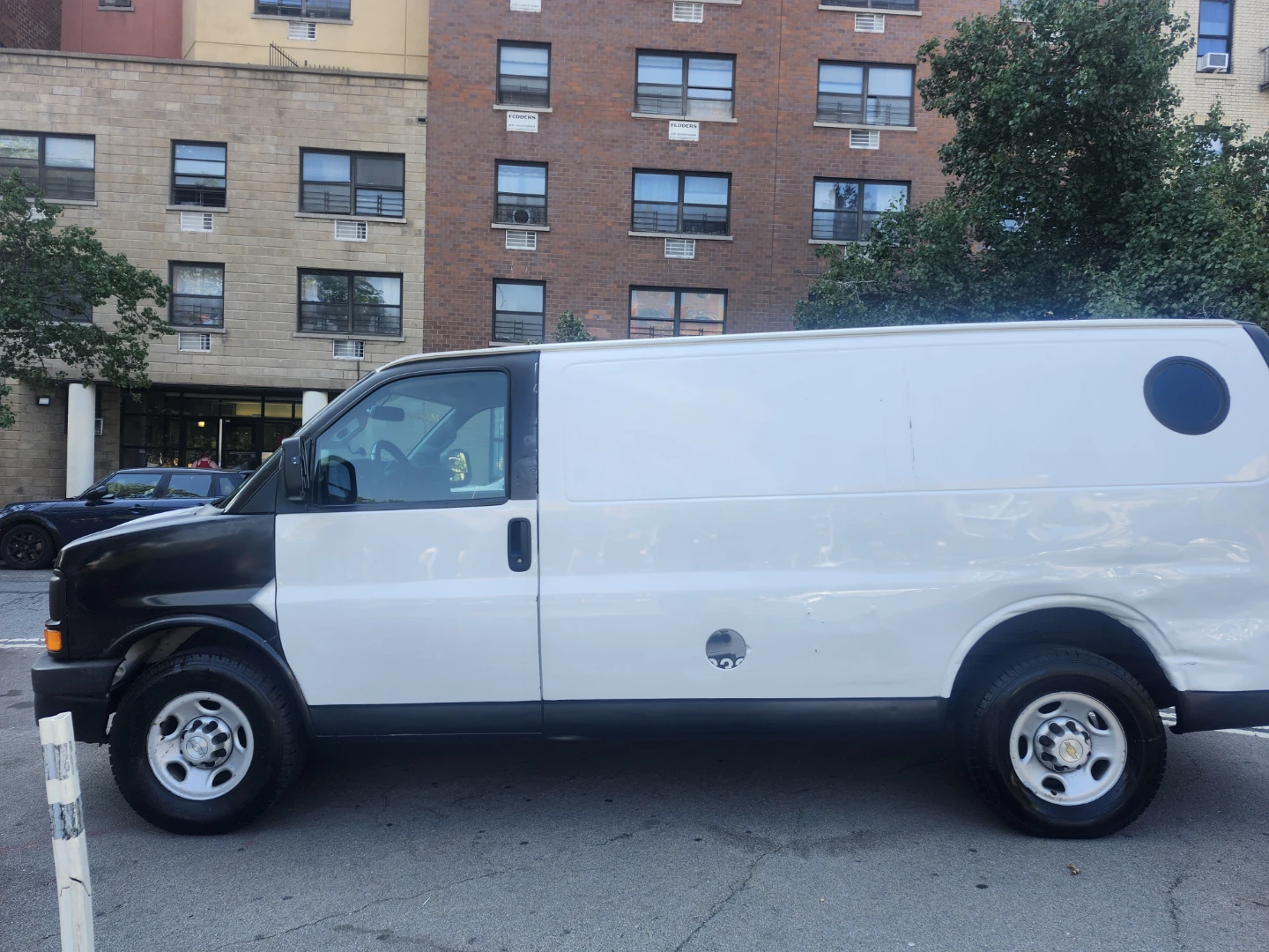 2016 Chevrolet Express Cargo Van 2500 - photo 2