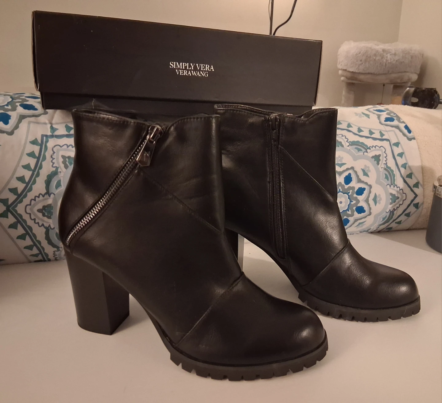 Simply Vera Vera Wang Black "Canary" Ankle Boots Size 9