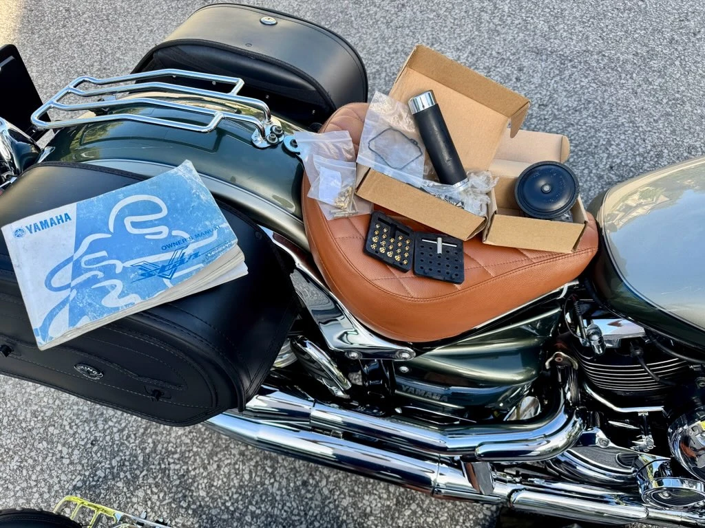 2001 Yamaha V-star motorcycle - photo 4