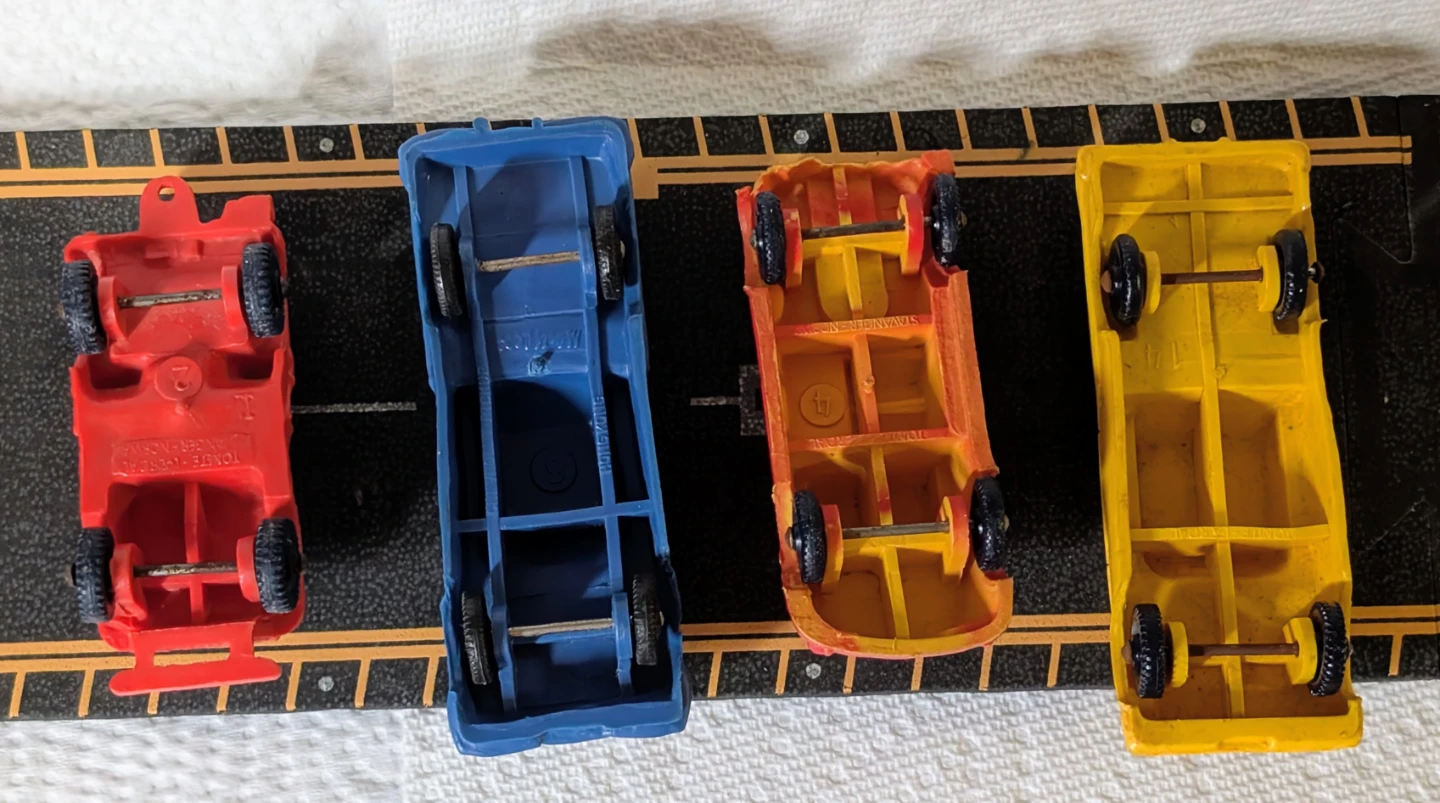 Lot (A) of 4 Vintage Rubber Toy Cars & Truck - photo 4