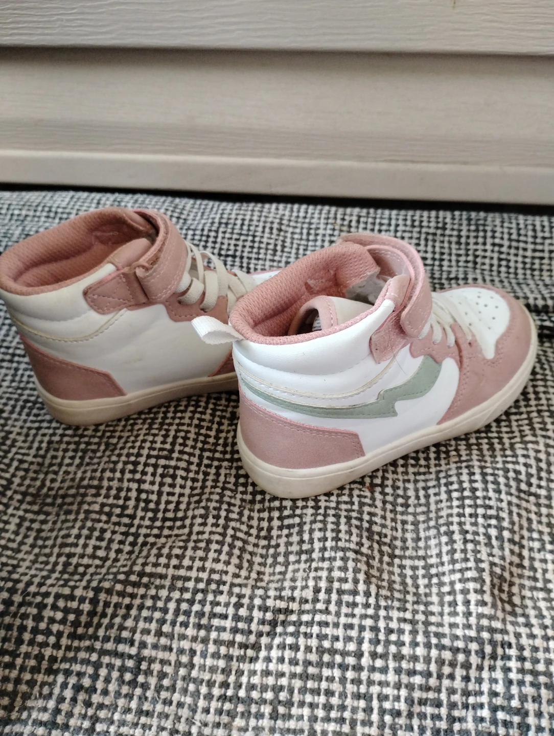 Joe Fresh Pink & White High-Top Sneakers Size 8 - photo 4