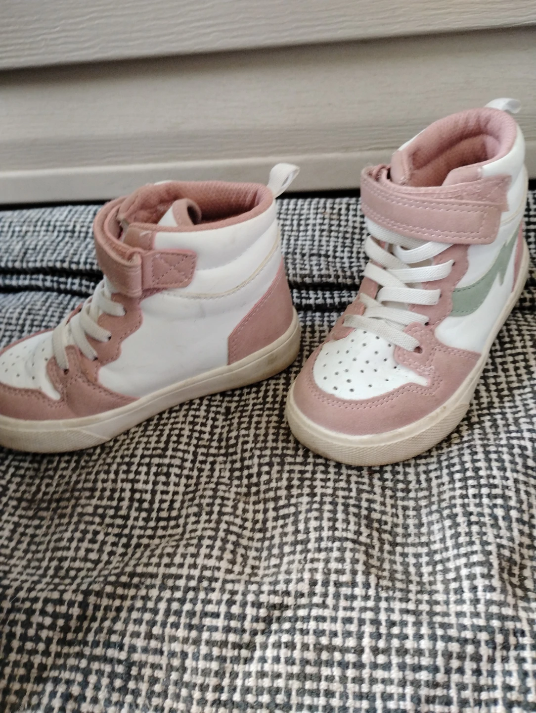 Joe Fresh Pink & White High-Top Sneakers Size 8 - photo 5