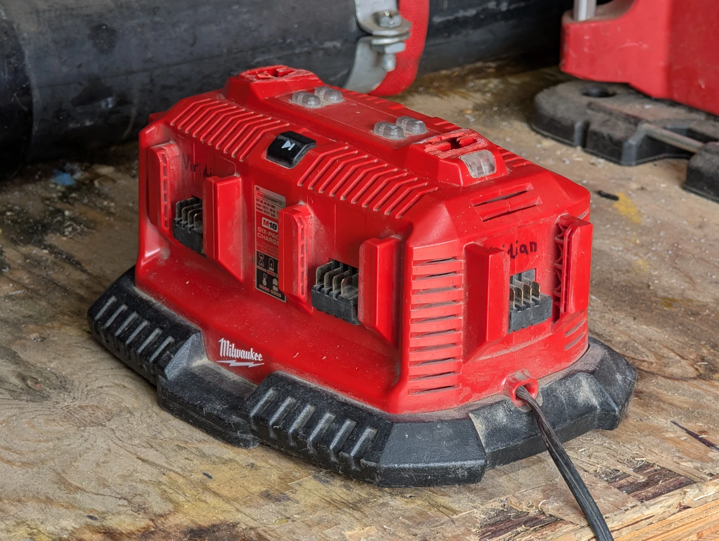 Milwaukee M18 Six-Pack Charger - photo 3